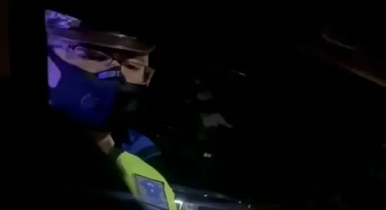Beredar Video Viral Polisi Minta Tunjukin SIM Jakarta Ketika Razia Menyetop Mobil Di Kawasan Tol JORR